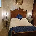 Chateau-une - A Beautiful Historic Medieval Rental. * كونفولين