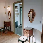 Chateau-une - A Beautiful Historic Medieval Rental. بيت للعطل كونفولين