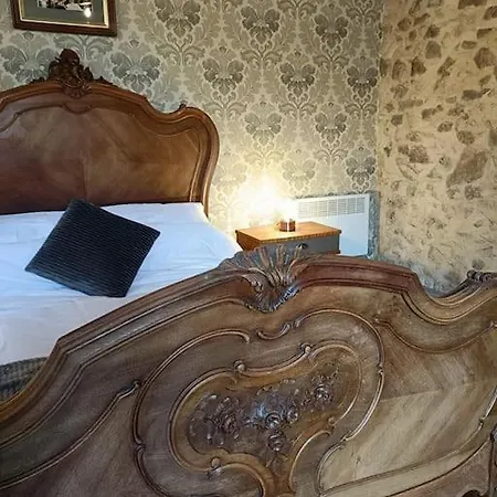 Hébergement de vacances Chateau-une - A Beautiful Historic Medieval Rental.