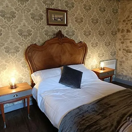 Chateau-une - A Beautiful Historic Medieval Rental. Hébergement de vacances *