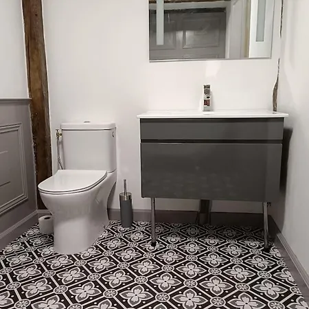 Hébergement de vacances Chateau-une - A Beautiful Historic Medieval Rental. Confolens