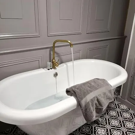 Chateau-une - A Beautiful Historic Medieval Rental. Holiday home