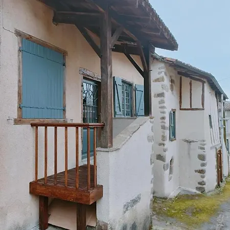 Chateau-une - A Beautiful Historic Medieval Rental. Confolens