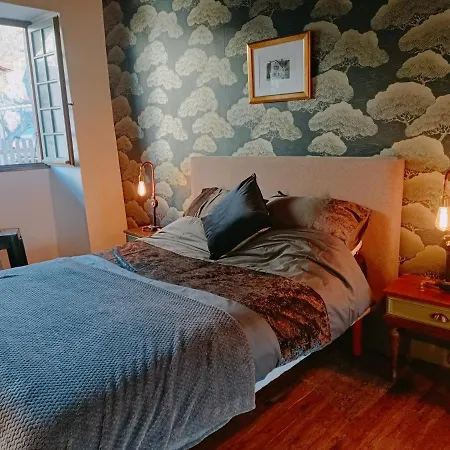 Chateau-une - A Beautiful Historic Medieval Rental. Hébergement de vacances *