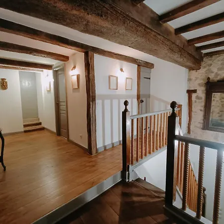 Chateau-une - A Beautiful Historic Medieval Rental. Nyaraló *
