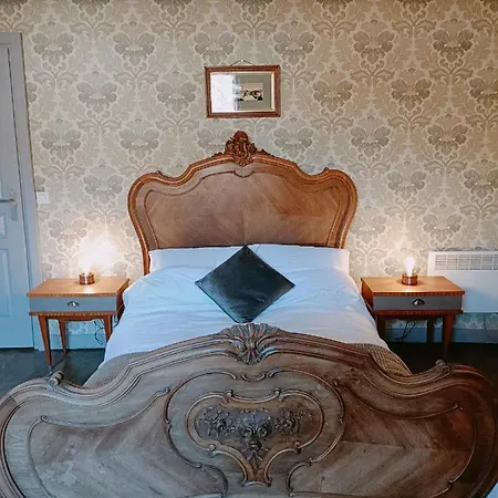 Chateau-une - A Beautiful Historic Medieval Rental. Holiday home
