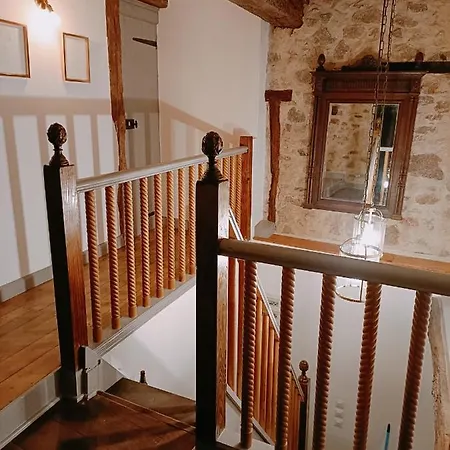 Nyaraló Chateau-une - A Beautiful Historic Medieval Rental. Confolens