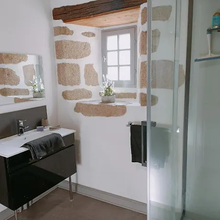 Chateau-une - A Beautiful Historic Medieval Rental. Hébergement de vacances Confolens