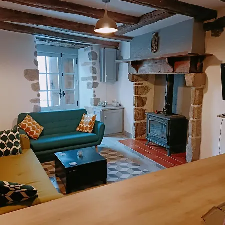 Nyaraló Chateau-une - A Beautiful Historic Medieval Rental. *