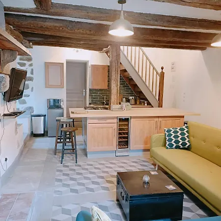 Chateau-une - A Beautiful Historic Medieval Rental. Confolens