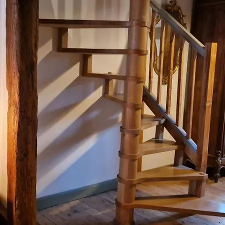 Chateau-une - A Beautiful Historic Medieval Rental. Hébergement de vacances Confolens