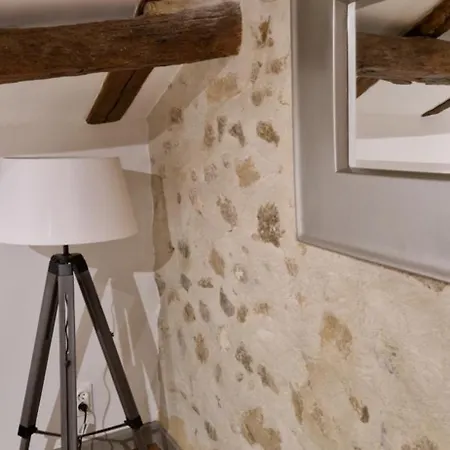 Hébergement de vacances Chateau-une - A Beautiful Historic Medieval Rental. *