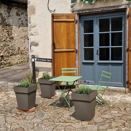 Chateau-une - A Beautiful Historic Medieval Rental. Confolens